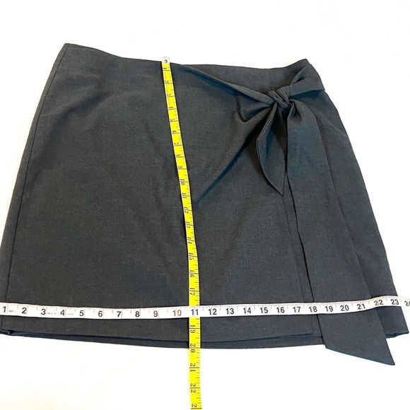 NWT LOFT A Line Wrap Mini Skirt Solid Gray Mid Rise Size 16 Bow Accent - Picture 2 of 8